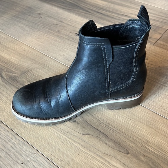 Chaco black Chelsea boot - Picture 7 of 9